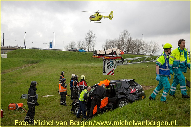 Lifeliner1 inzet Beverwijk Foto: Michel van Bergen (9)