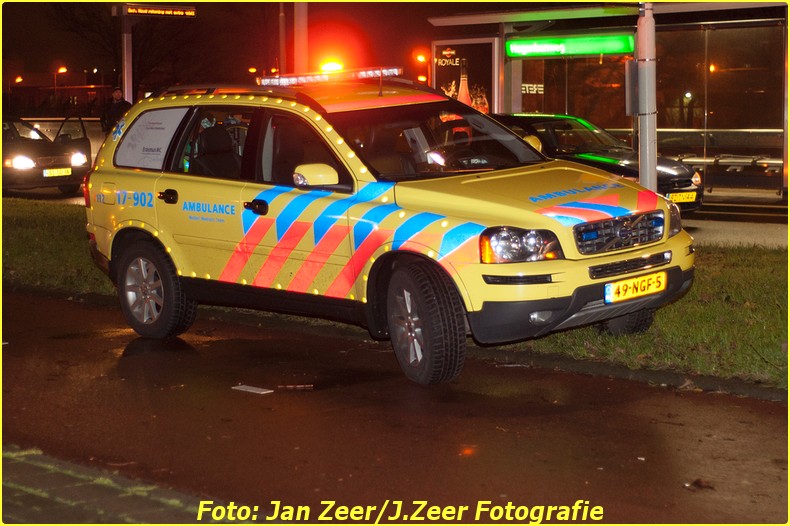 2013-12-07 Aanrijding met letsel Schiedamsedijk, Rotterdam 006-BorderMaker