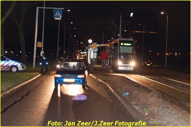2013-12-07 Aanrijding met letsel Schiedamsedijk, Rotterdam 018-BorderMaker
