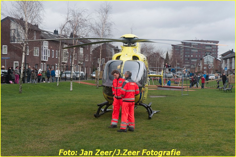 2014-02-01 Inzet traumahelikopter Wateringse-veld 017-BorderMaker