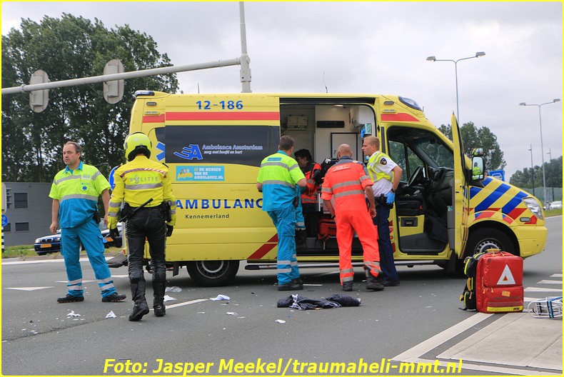 2014 0619 Traumaheli Inzet Ijweg te Hoofddorp 010 (6)-BorderMaker