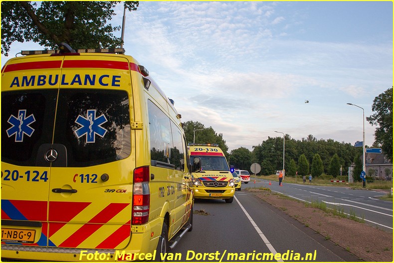 DORST - Een auto heeft donderdagavond een brommer geschept in Oosterhout. De bestuurder van de brommer raakte hierbij ernstig gewond. Hij werd ter plekke gereanimeerd door medewerkers van de toegesnelde hulpdiensten, maar dat mocht niet meer baten.