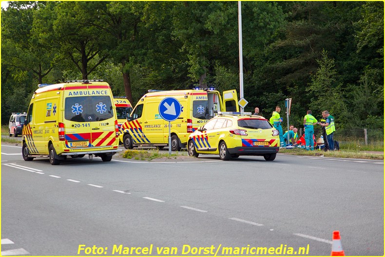 DORST - Een auto heeft donderdagavond een brommer geschept in Oosterhout. De bestuurder van de brommer raakte hierbij ernstig gewond. Hij werd ter plekke gereanimeerd door medewerkers van de toegesnelde hulpdiensten, maar dat mocht niet meer baten.