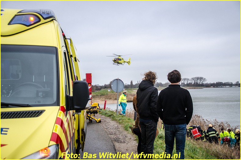 20161225_ivstudio_venhuizen-zuiderdijk_ongeval-1-bordermaker