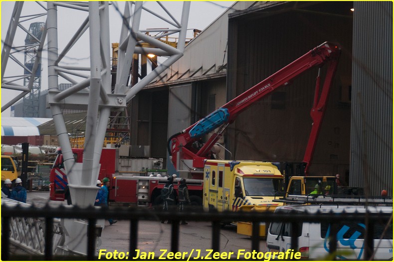2013-12-17 Bedrijfsongeval HSM steel structures, Schiedam 045-BorderMaker