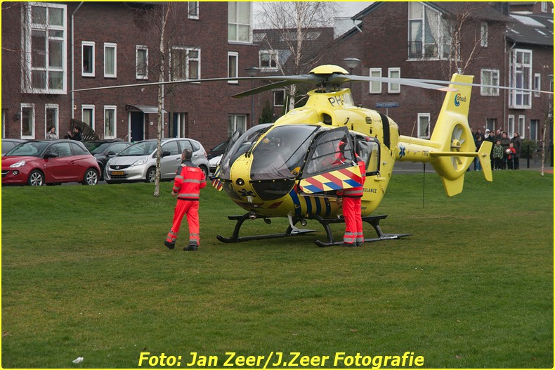 2014-02-01 Inzet traumahelikopter Wateringse-veld 026-BorderMaker