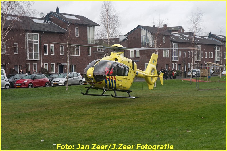 2014-02-01 Inzet traumahelikopter Wateringse-veld 031-BorderMaker