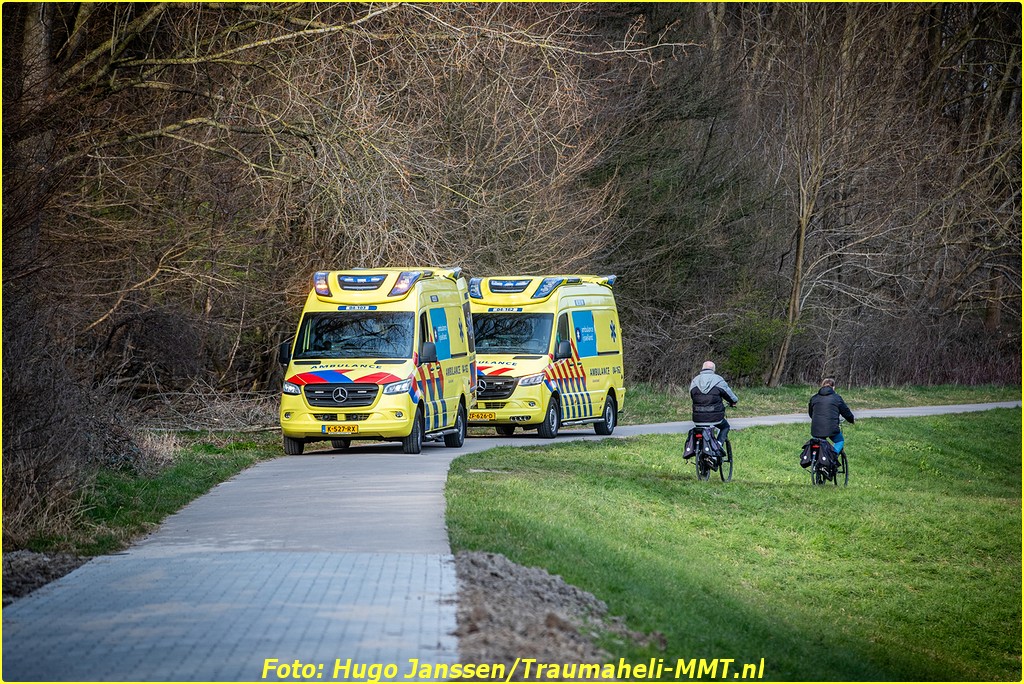 20220312_Ongeval_Westerveldsebos wielrenner over de kop inzet MMT A'dam-01-BorderMaker