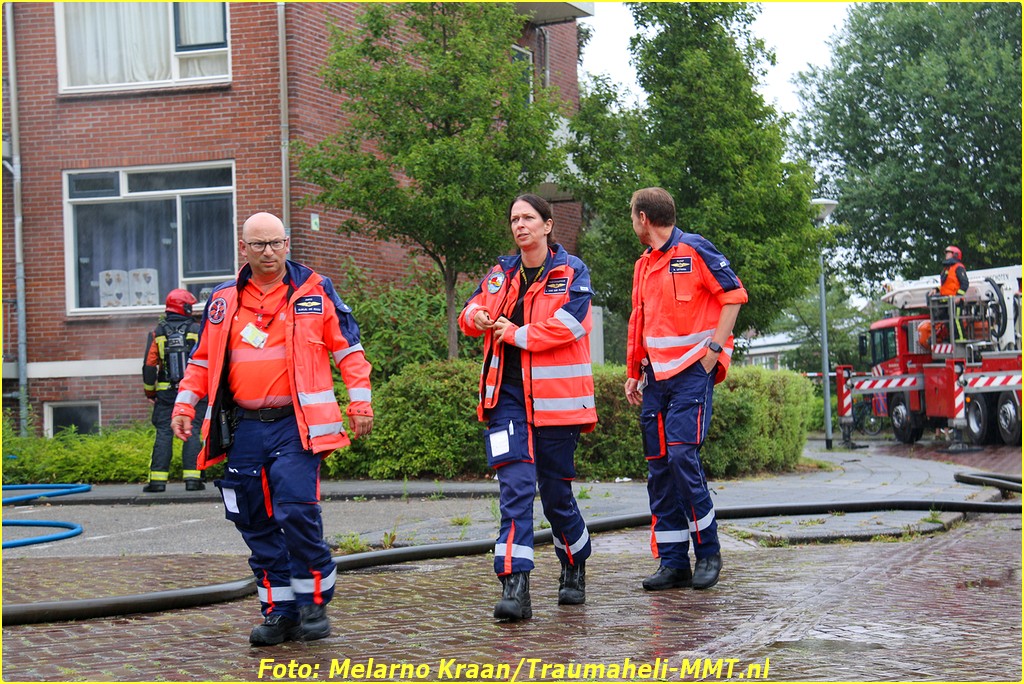 3107 Brand Winschoten 30 BorderMaker - Brandweer redt mensen van balkon bij forse brand in Winschoten