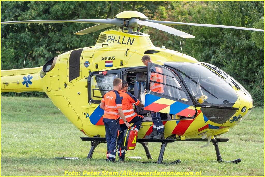 PSM02653 Large BorderMaker - Traumahelikopter landt in Nieuw-Lekkerland voor hulp aan baby