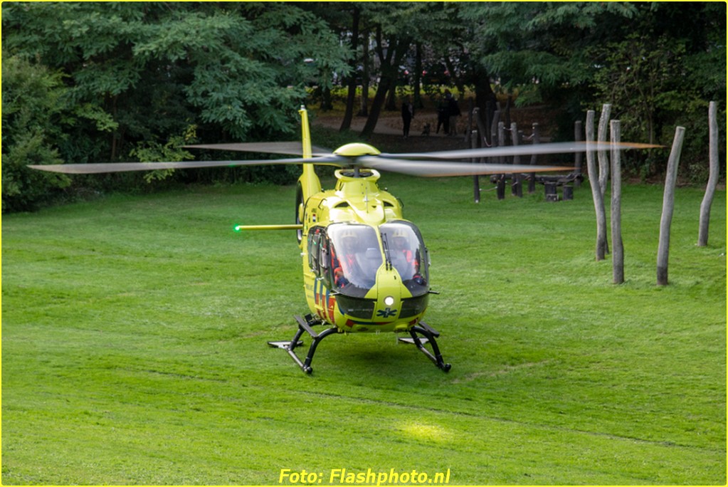 foto1 BorderMaker 6 - Traumahelikopter landt in parkje bij Vlaardingerdijk Schiedam