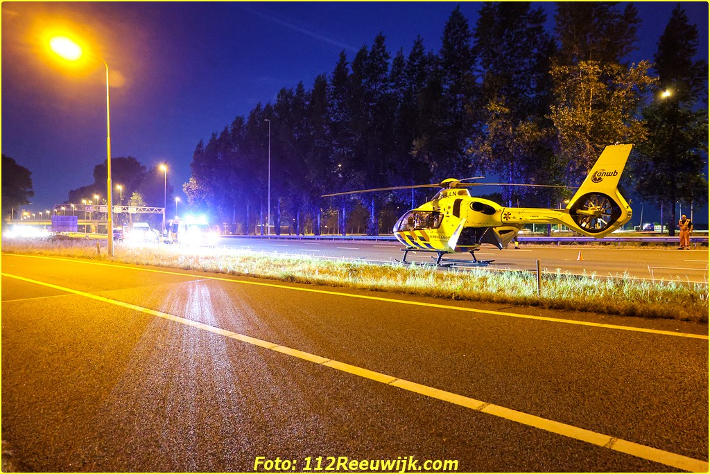 image00004 BorderMaker - Traumahelikopter landt op de A12 bij Reeuwijk