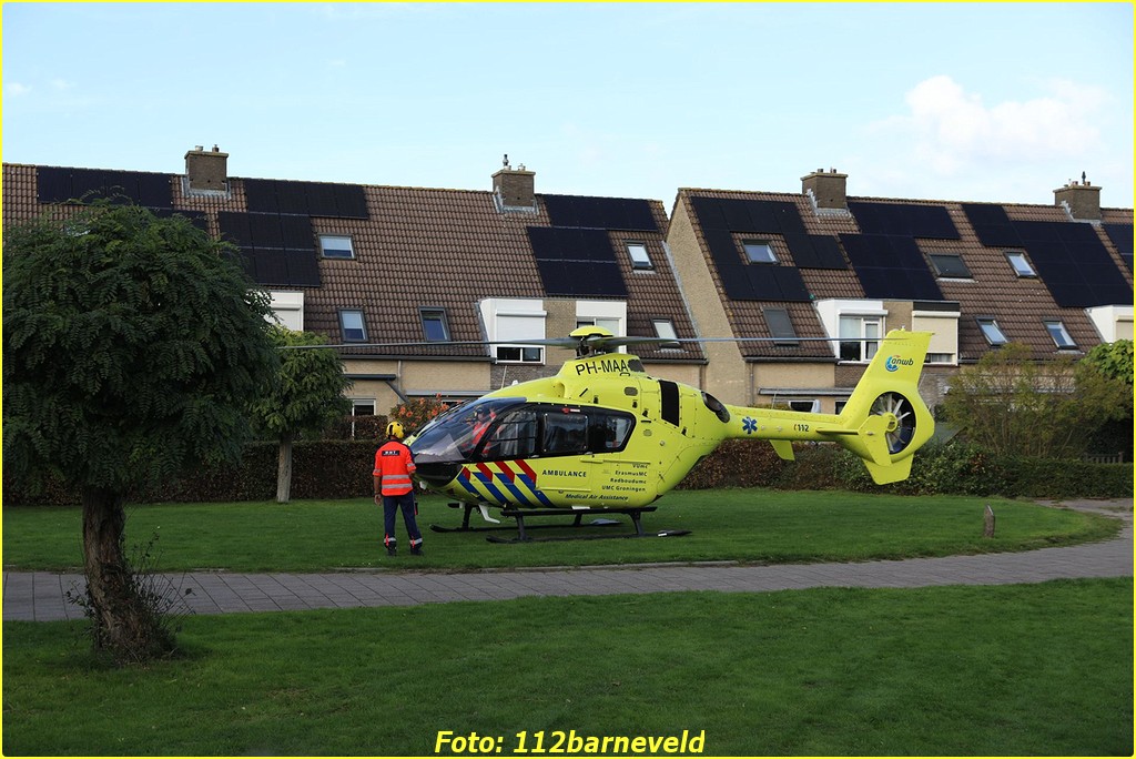IMG 20221022 WA0039 BorderMaker - Lifeliner1 landt in woonwijk Barneveld voor medisch noodgeval