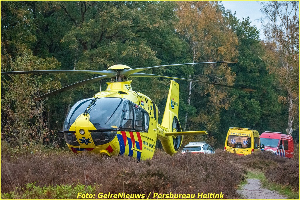 PAF 0937 BorderMaker 1 - Wandelaar gewond na val op heide bij Doorwerth: traumahelikopter geland