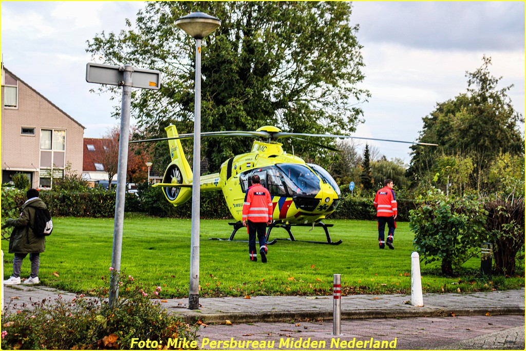 20221105 LFL01 LELYSTAD 3 BorderMaker - Meisje zwaargewond gewond na val van fiets in Lelystad